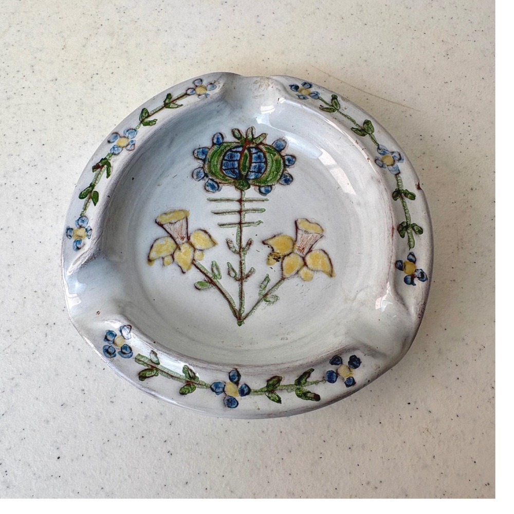 WTP Holland Pottery Ashtray 5" Hand Painted Folk Art Floral Red Clay MCM‎